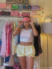 Load image into Gallery viewer, Bumble Bee Blooms