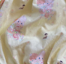 Load image into Gallery viewer, Bumble Bee Blooms
