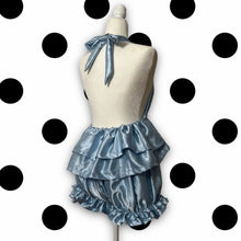 Load image into Gallery viewer, Frilly Bed Top
