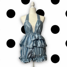 Load image into Gallery viewer, Frilly Bed Top
